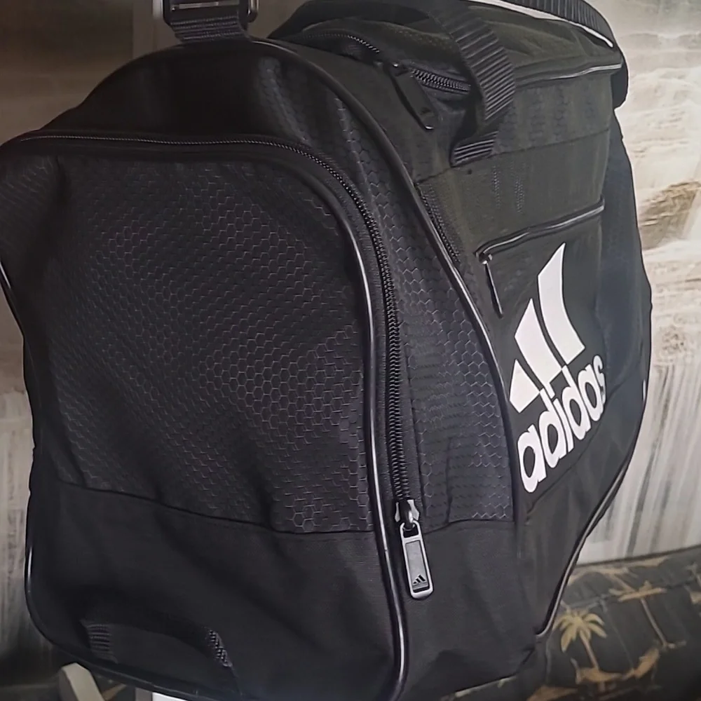 New! Adidas black sporty duffle oversized travel bag